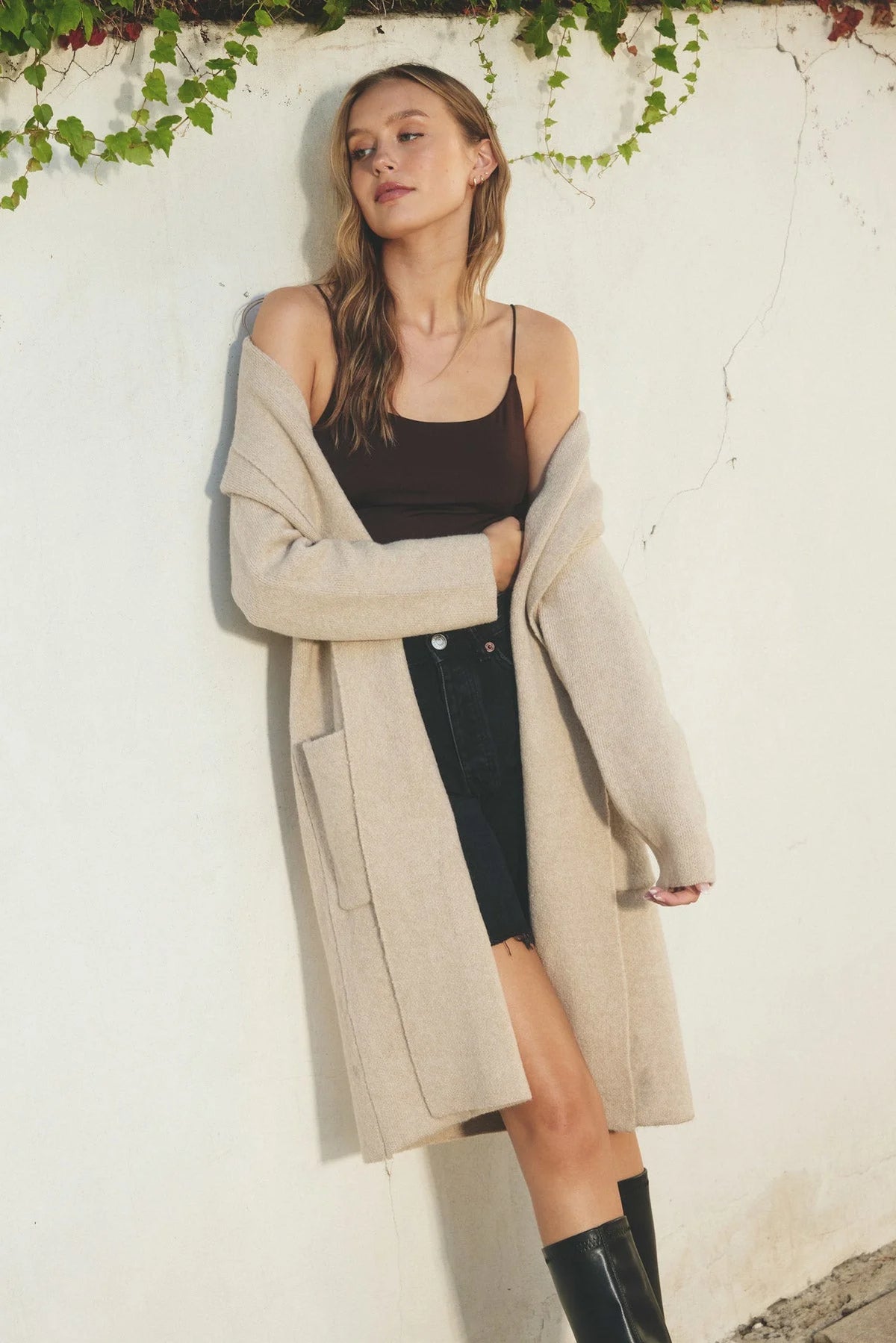 Beige cozy open long cardigan with pockets, ideal for casual wear