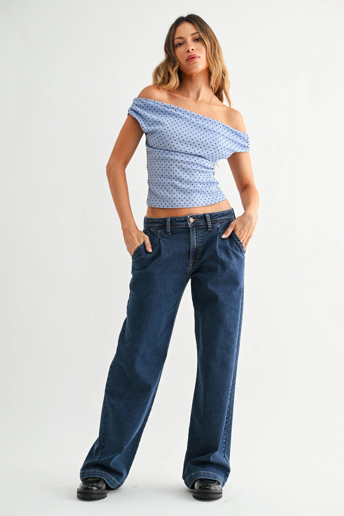 Mid rise relaxed straight trouser in blue denim with high waist and belt loops