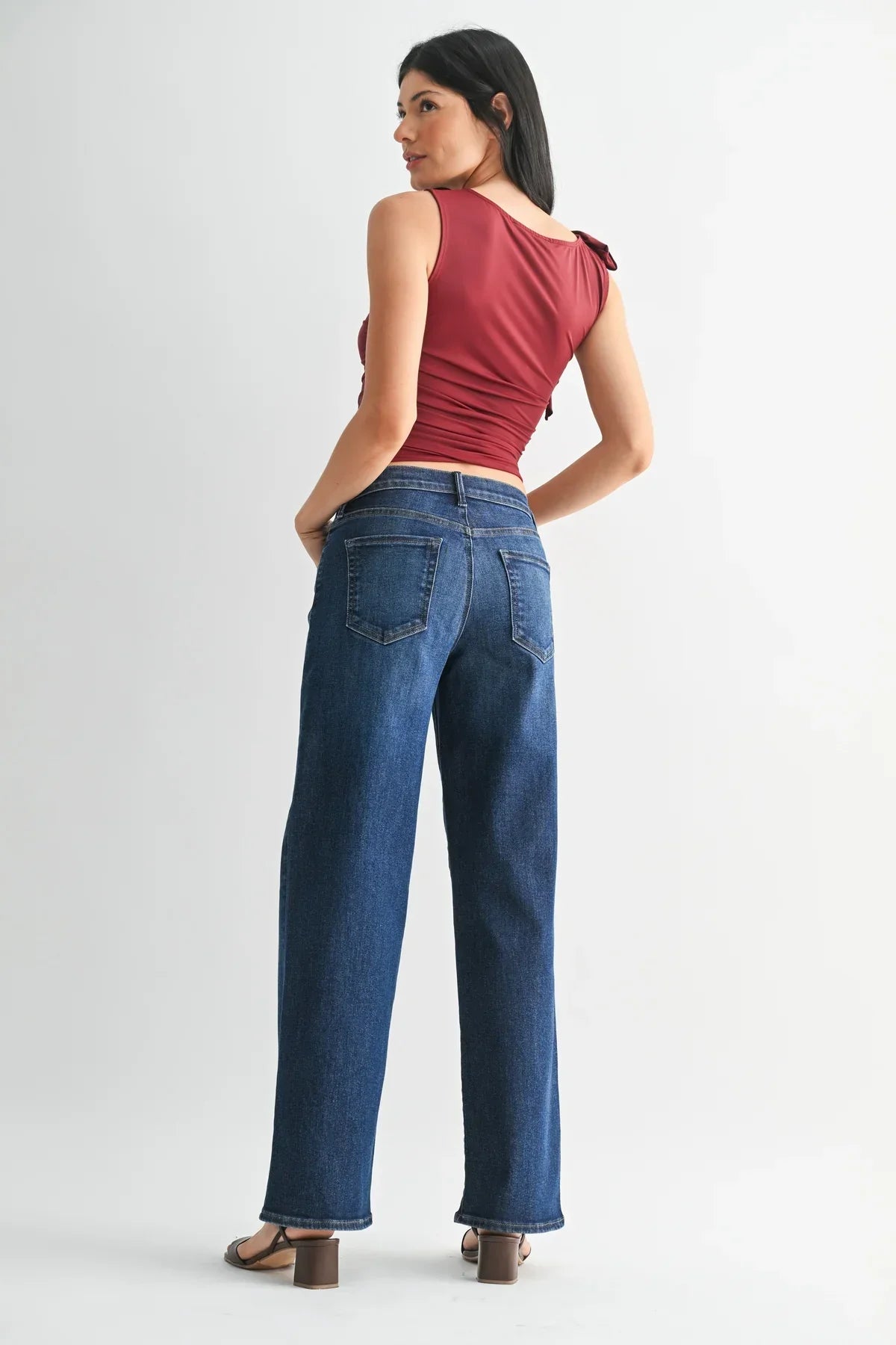 Mid rise loose straight regular hem blue denim jeans with high waist pockets