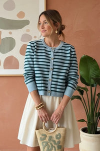 Long sleeve pockets stripe cardigan with blue and white stripes, buttons, and floral straw tote