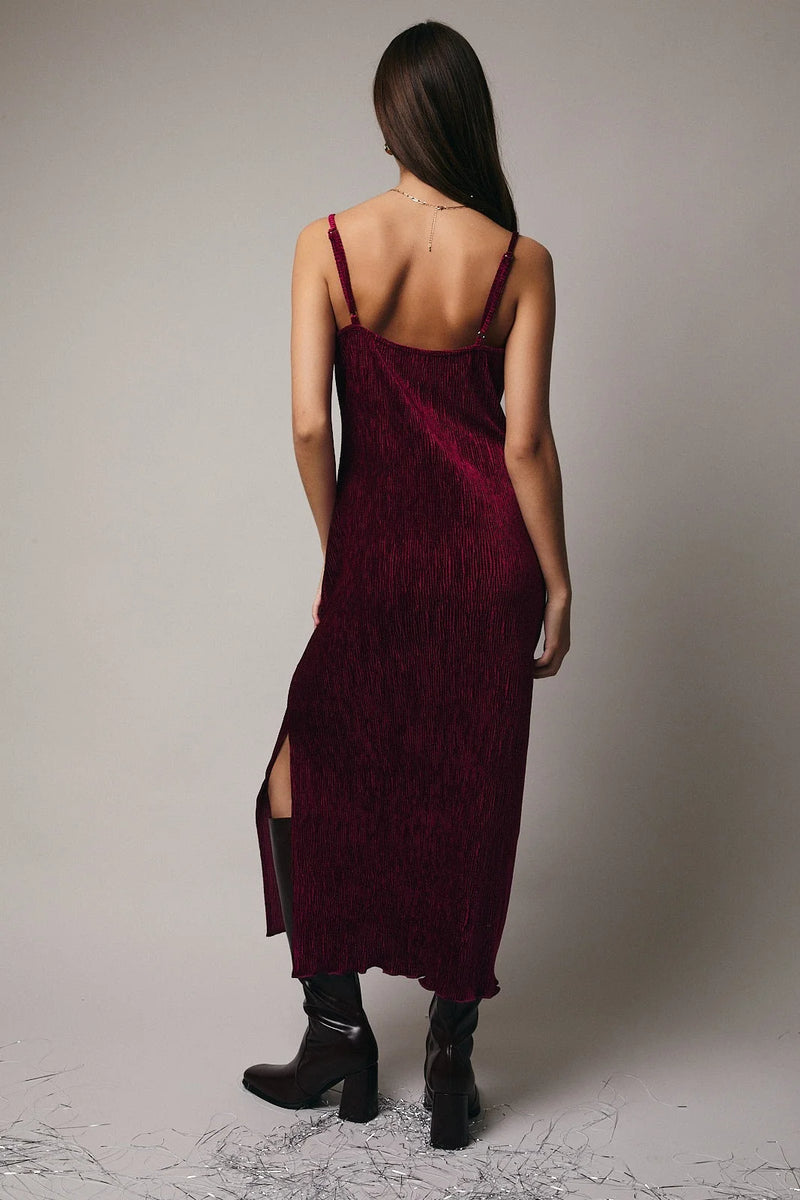 Sleeveless slim fit velvet midi dress in burgundy with side slit