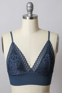 Close-up of WAISTBAND LOOP LACE SEAMLESS BRAMI BRALETTE with blue bra on mannequin