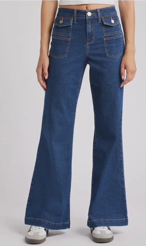 Dark blue relaxed flare jean with patch pockets and white buttons for a stylish look