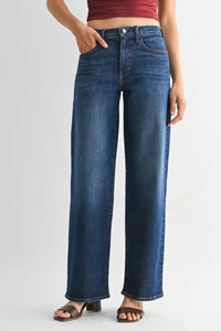 Mid rise loose straight regular hem dark wash Levi’s 501 jeans