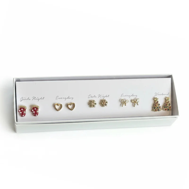 Wanderlust Jewels gold heart-shaped stud earrings in white box