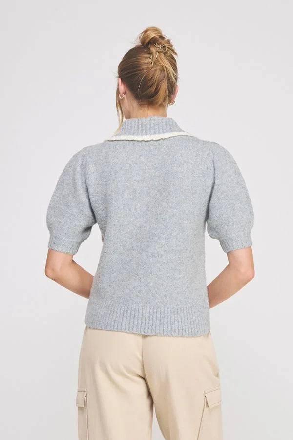 Gray heathered knit collared puff short sleeve sweater with white collar