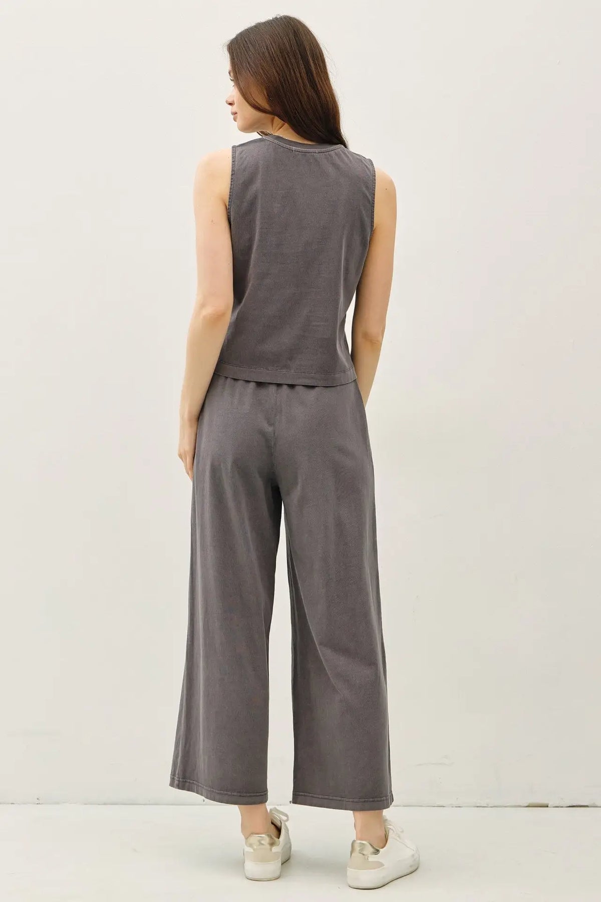 Gray sleeveless acid wash boxy cut tank with wide-leg pants set for stylish outfits