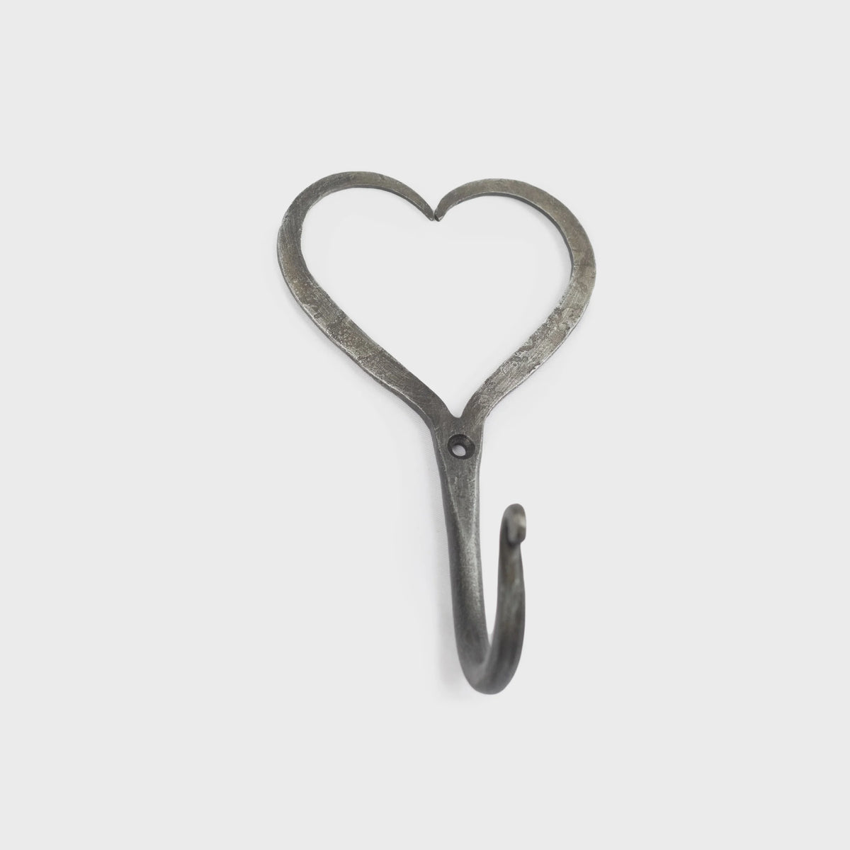 Heart-shaped iron hook for boho decor, ideal for flowy arrangements and free spirit vibes