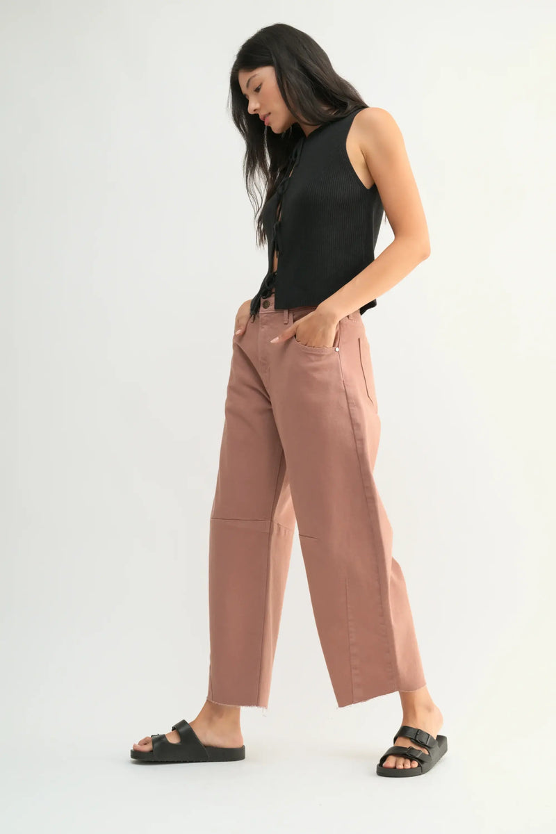 High-waisted dusty pink cropped wide-leg denim jeans with side pockets for stylish comfort