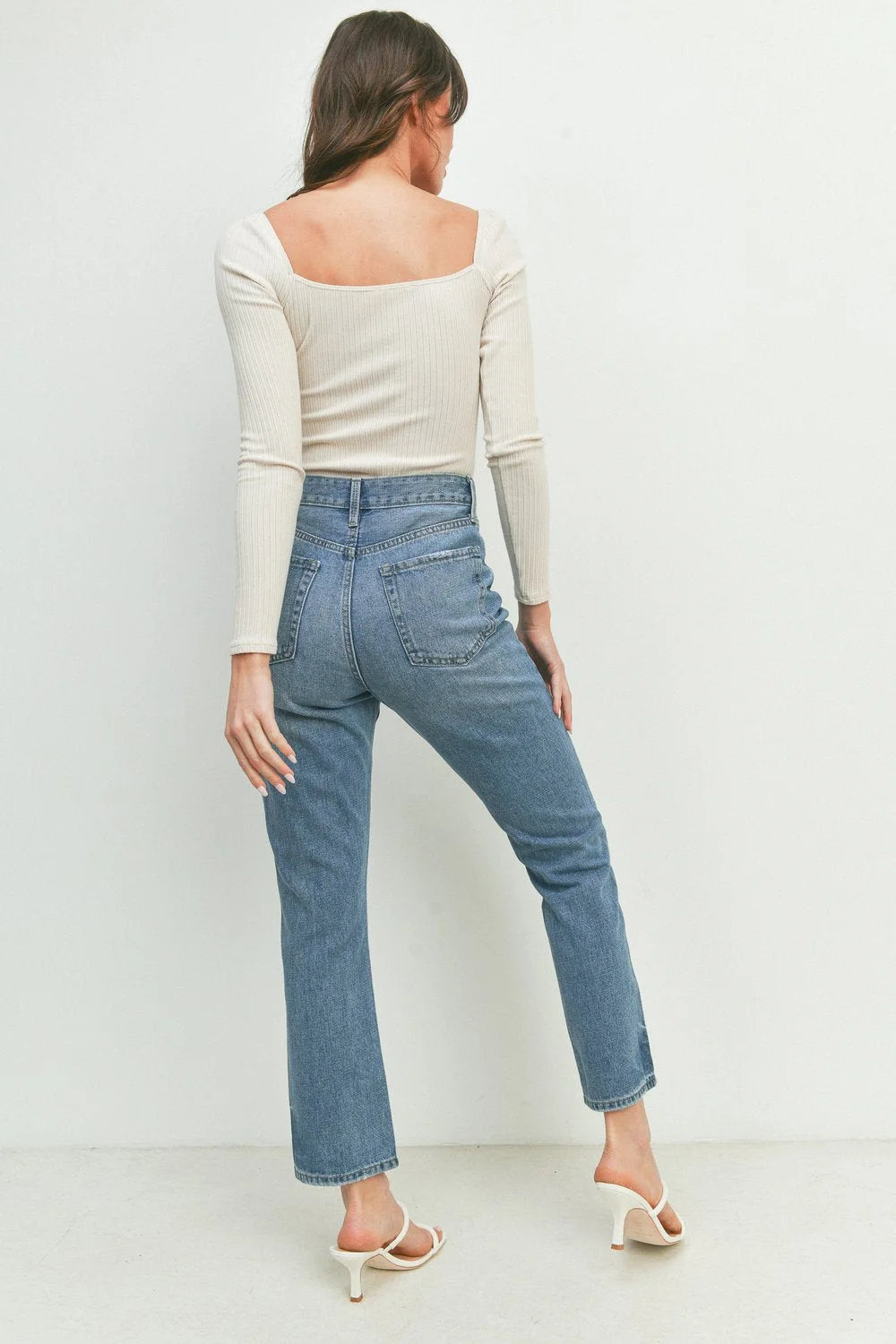 High rise girlfriend straight leg jeans with cream long-sleeve crop top outfit