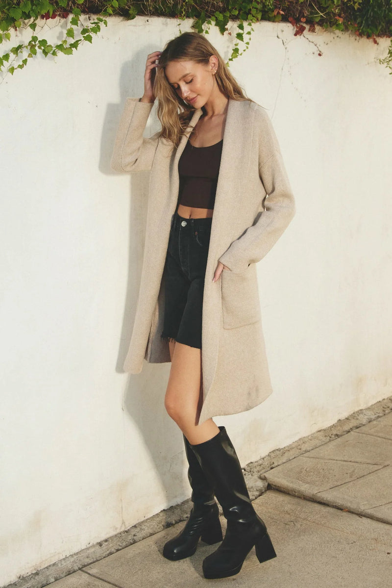 Cozy open long cardigan with pockets, knee-length, beige, loose-fitting fashion piece