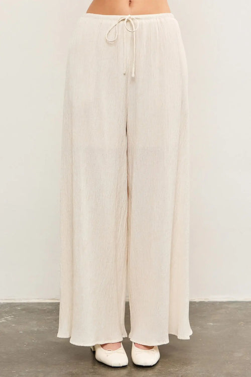 Flowing light-colored elastic waist wide leg pants for a stylish and comfortable look