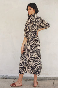 Long-sleeved midi shirt dress with black and white tropical leaf print for women’s boho chic clothing