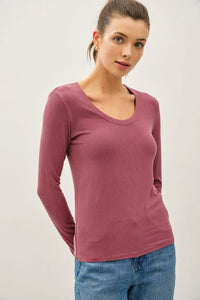 Washed basic scoop neck ribbed mauve long-sleeved fitted shirt for women