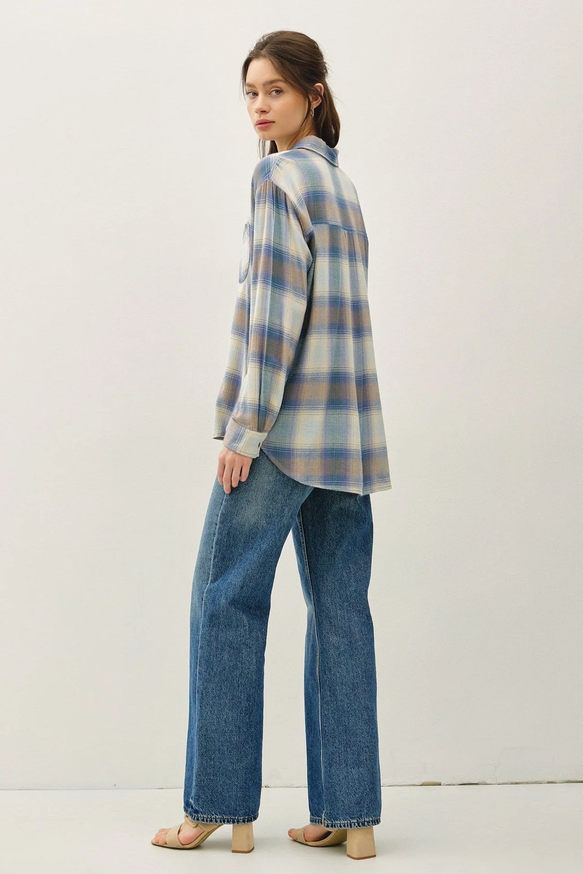 Vintage plaid boxy shirt in blue and tan with wide-leg jeans for a casual style