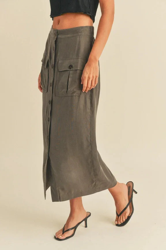 Olive green midi cargo skirt with side pockets and a stylish slit design