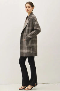 Plaid jacquard open coatigan in black and white check pattern