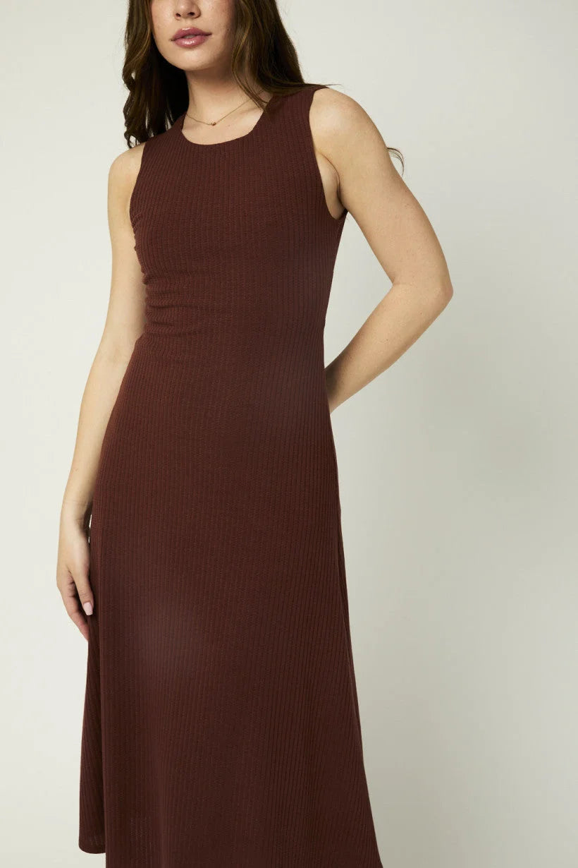 Sleeveless burgundy midi dress with round neckline, a women’s boho chic maxi dress