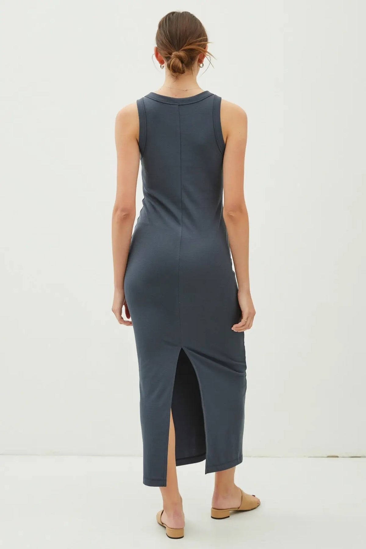 Sleeveless gray ribbed tank maxi dress with elegant back slit design