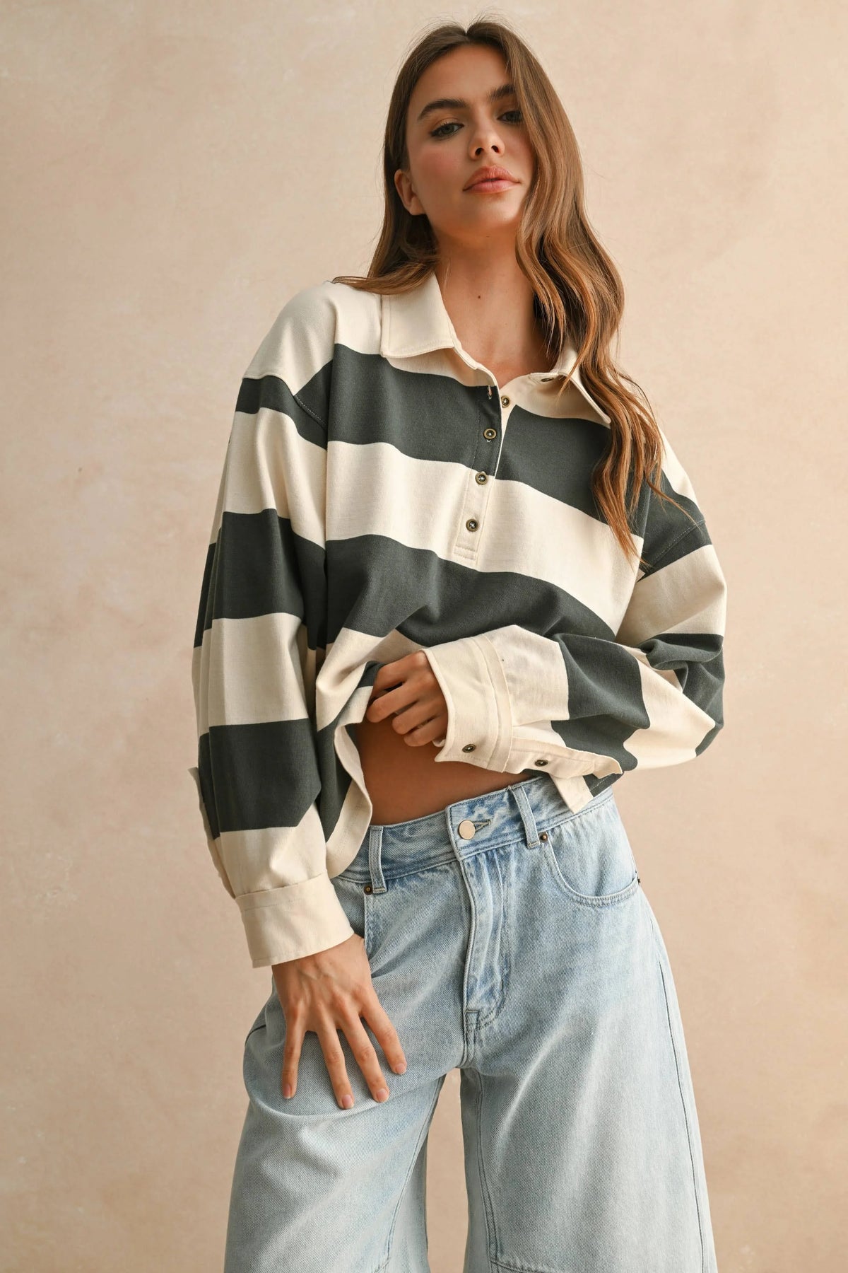 Long sleeve wide panel knitted shirt with striped button-down and relaxed fit light wash denim jeans