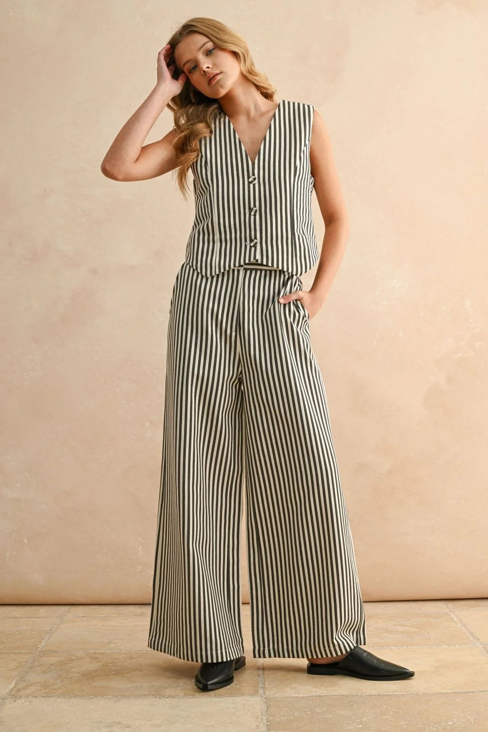 Striped pattern wide leg pants and two-piece vest set for stylish fashion wear