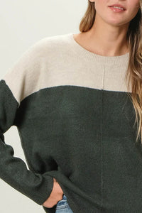 Two-toned Contrast Knit Pullover Sweater in cream and dark green for stylish layering