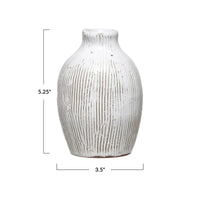 White ceramic vase with vertical ribbed texture in the Terracotta Vase with Engraved Lines