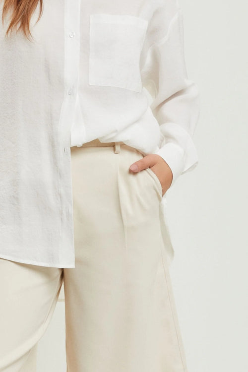 White loose-fitting PLEATED WIDE LEG HALF PANTS featuring a visible pocket