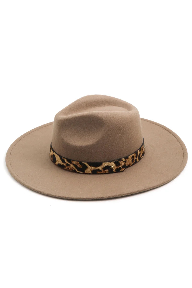 Wide-brimmed beige fedora with leopard print band, perfect for boho chic style