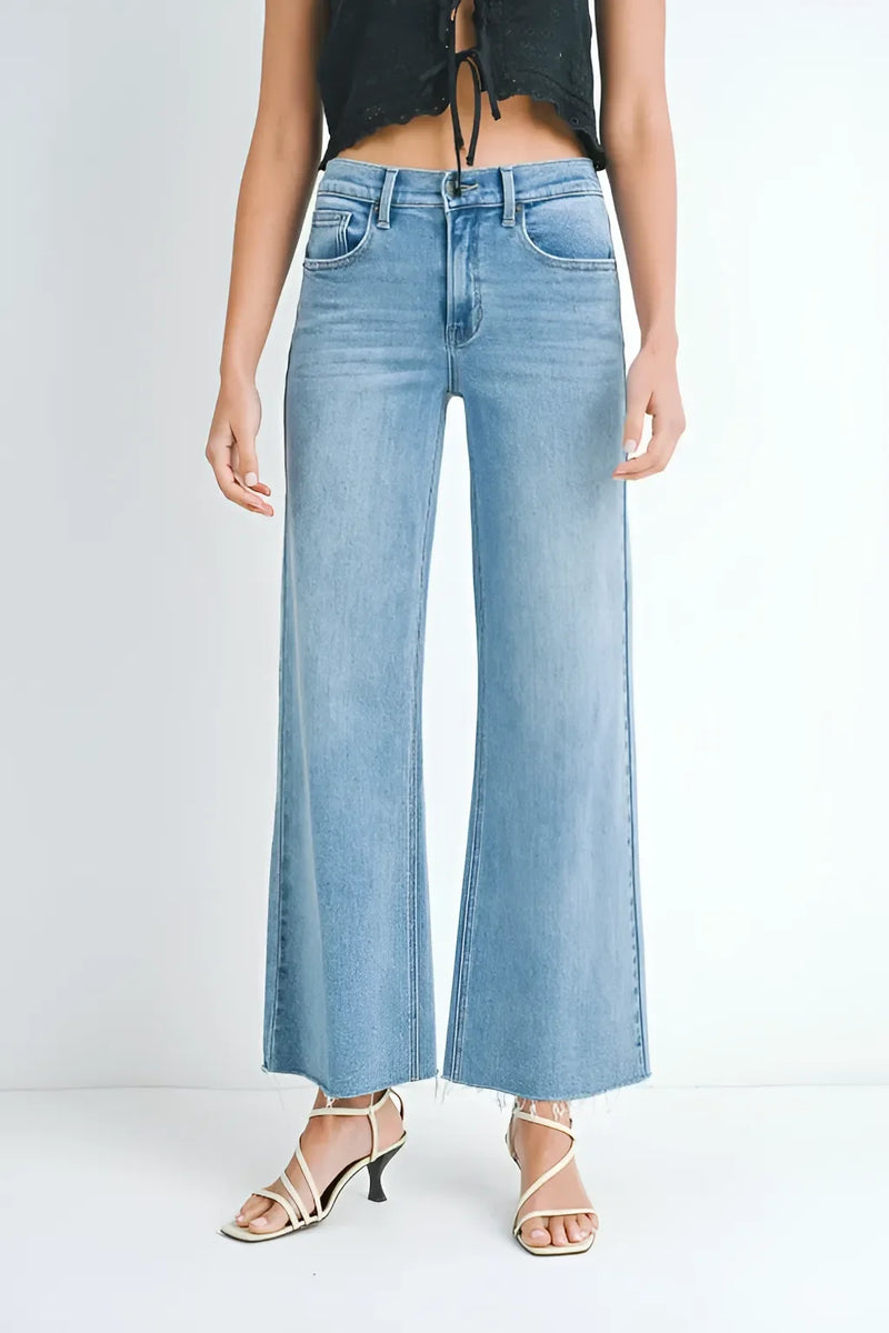 Wide leg light blue denim jeans with cropped length for women’s fashion style