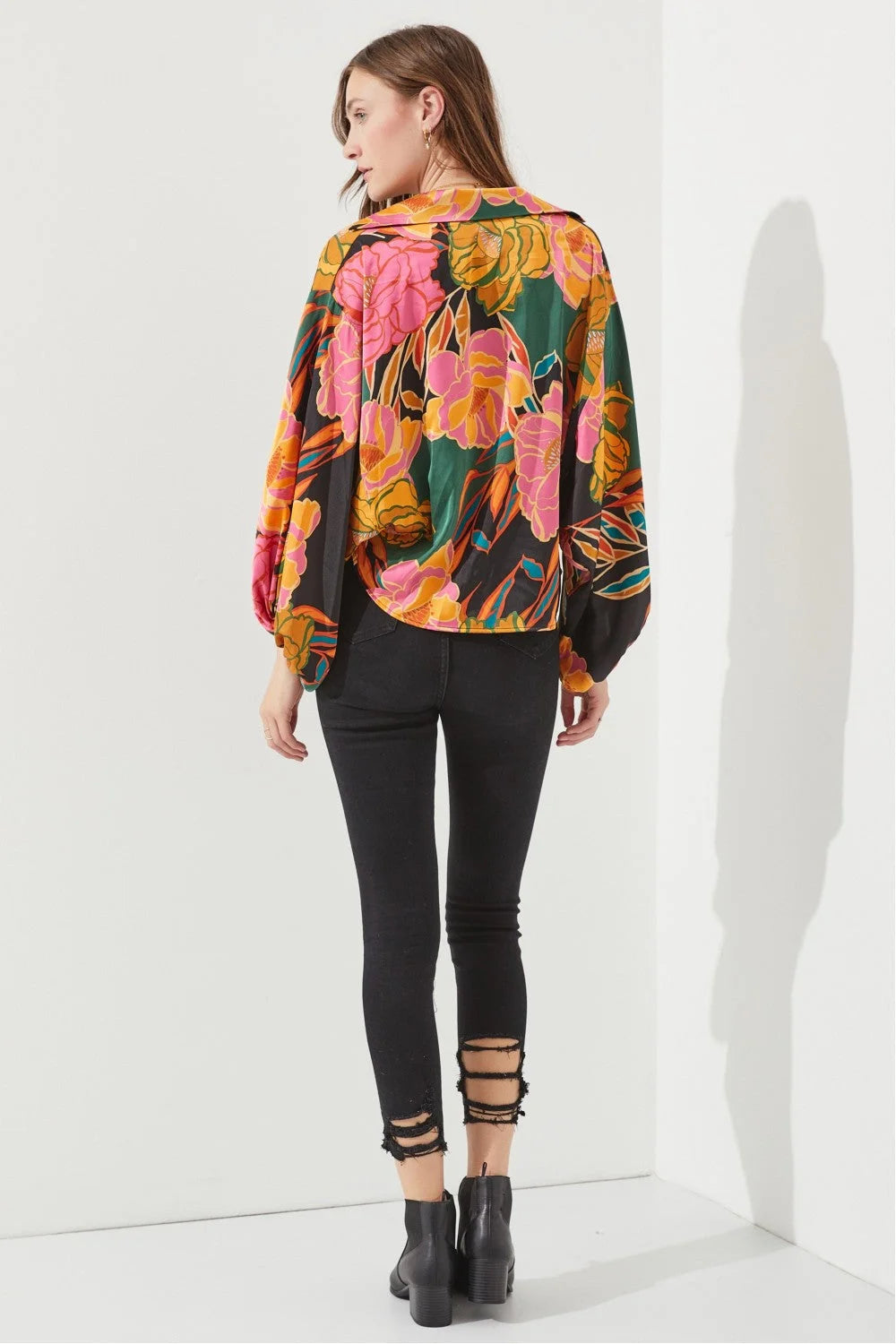 Woman in floral print tie-front cardigan and black jeans showcasing casual style