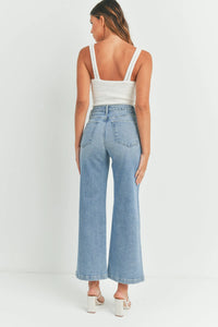 Woman wearing light wash wide-leg denim jeans with patch pockets from THE SAILOR POCKET WIDE LEG