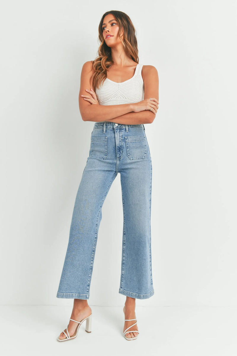 Woman in light-wash wide leg denim jeans with patch pockets from THE SAILOR POCKET WIDE LEG collection
