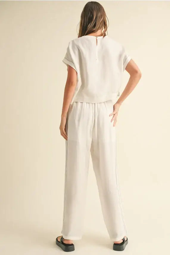 Woman in a linen pantsuit featuring stylish elastic band waist pants