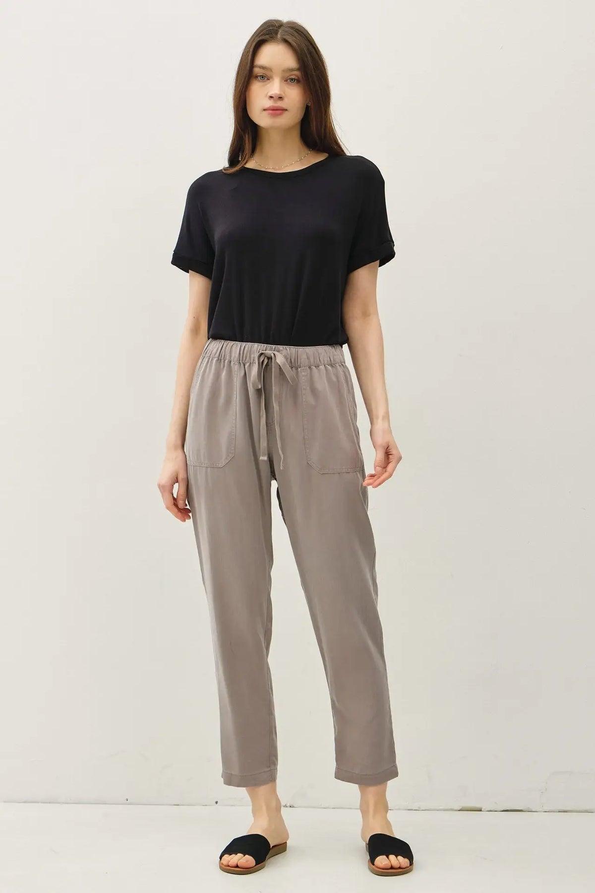 Woman’s casual outfit featuring TENCEL TAPERED PANTS showcasing elegant tapered pants style