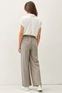 Woman’s casual outfit featuring wide leg pants with pockets, perfect for women’s boho chic clothing at Shop Daisy