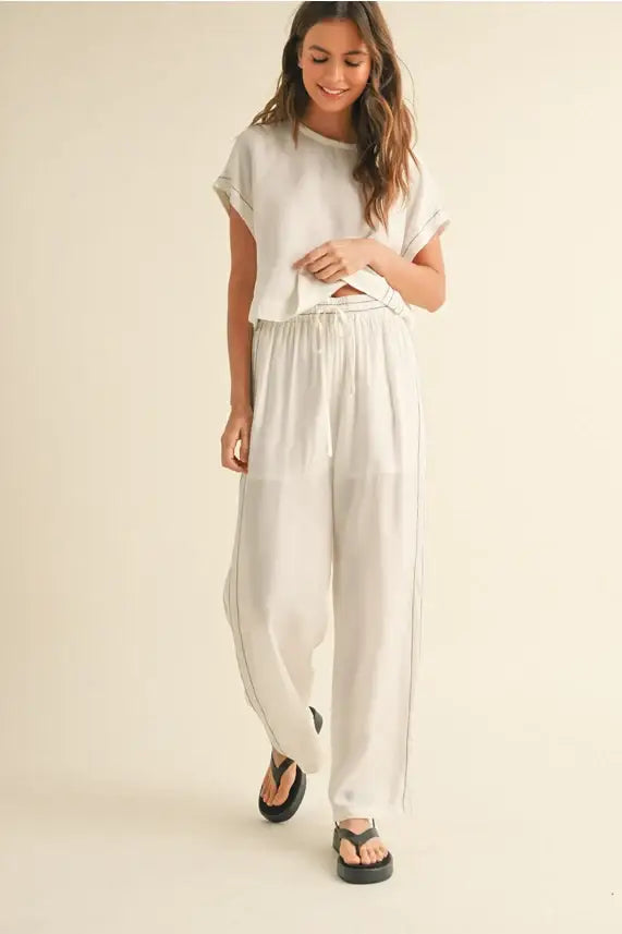 Woman’s white linen pantsuit featuring comfortable elastic band waist pants