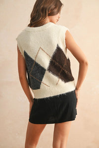 Women’s argyle pattern sweater vest displayed in the ARGYLE PATTERN SWEATER VEST product