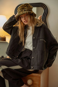 Women’s black denim jacket with leopard collar and matching bucket hat, stylish and trendy
