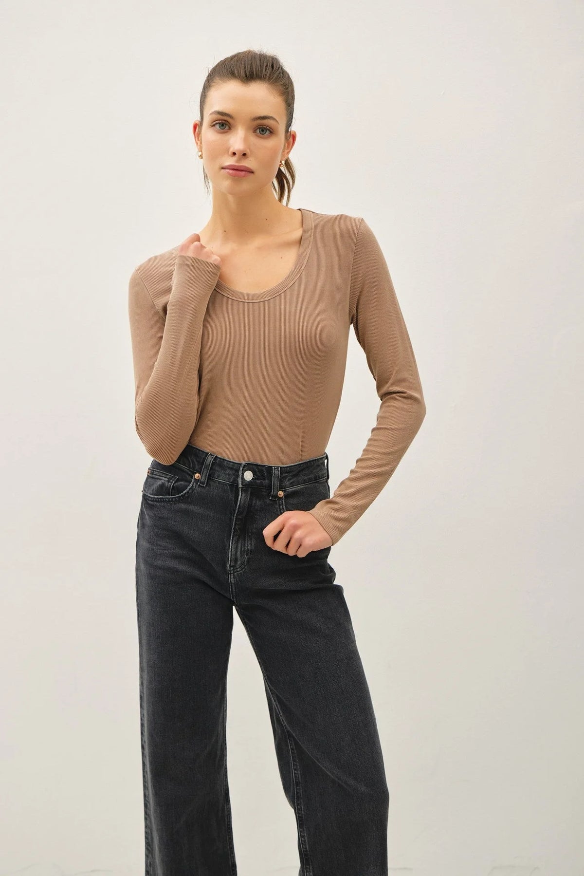Women’s long-sleeve washed basic scoop neck ribbed shirt in light brown color