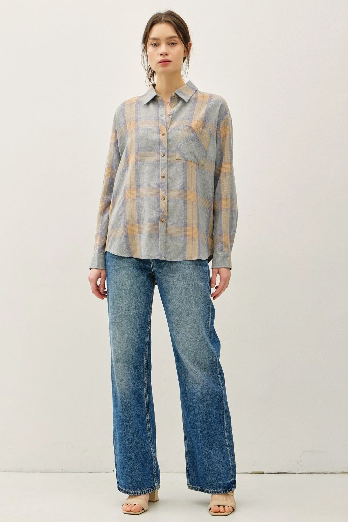 Women’s classic cotton faded plaid shirt in grey and orange with wide-leg jeans and tan heels